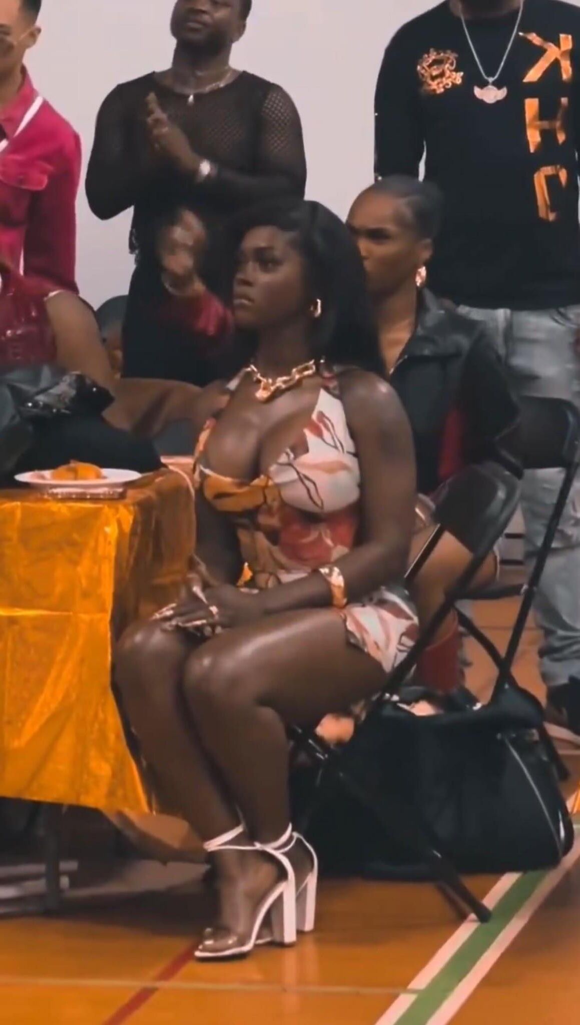Nonnude 
