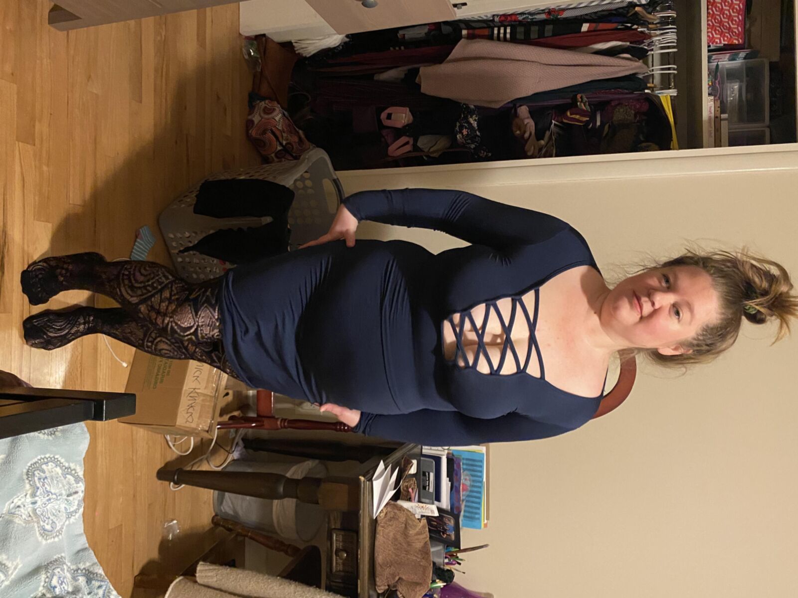 Exponierte Milf Fuck Toy mit großen schlaffischen Titten und fettem Arsch