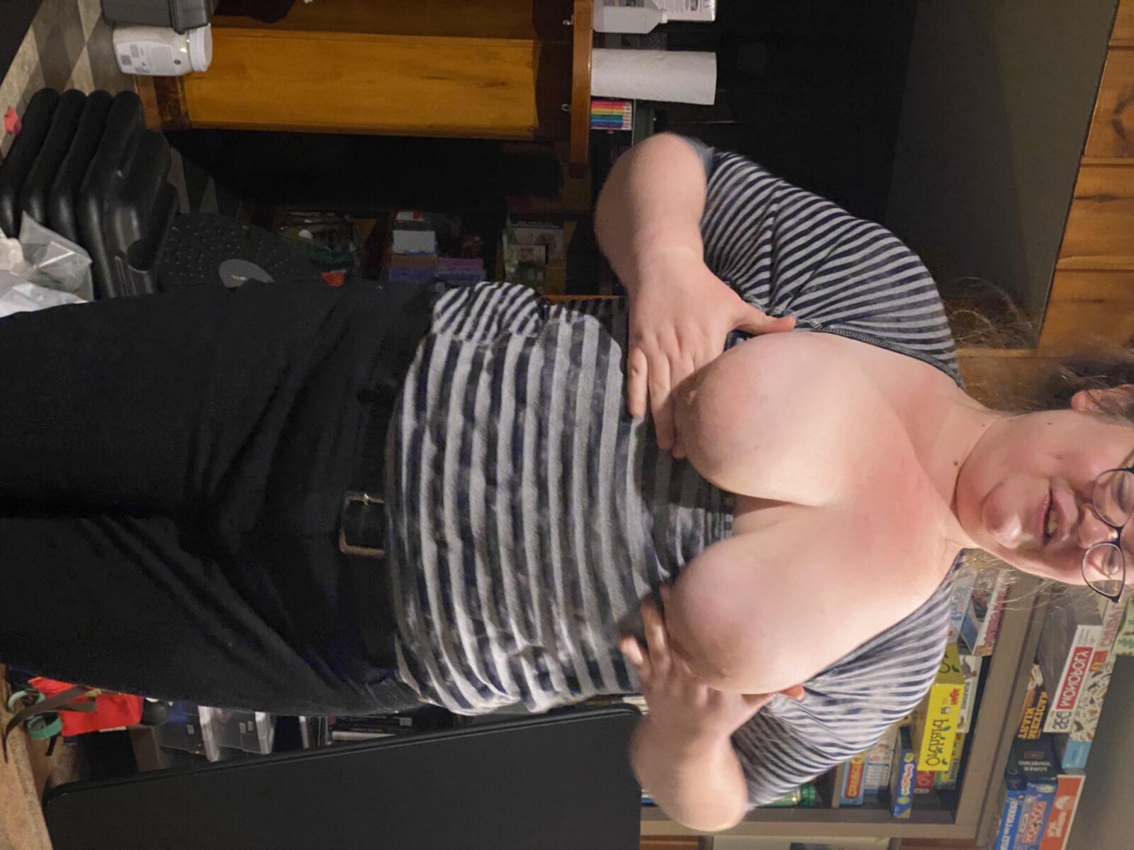 Exponierte Milf Fuck Toy mit großen schlaffischen Titten und fettem Arsch