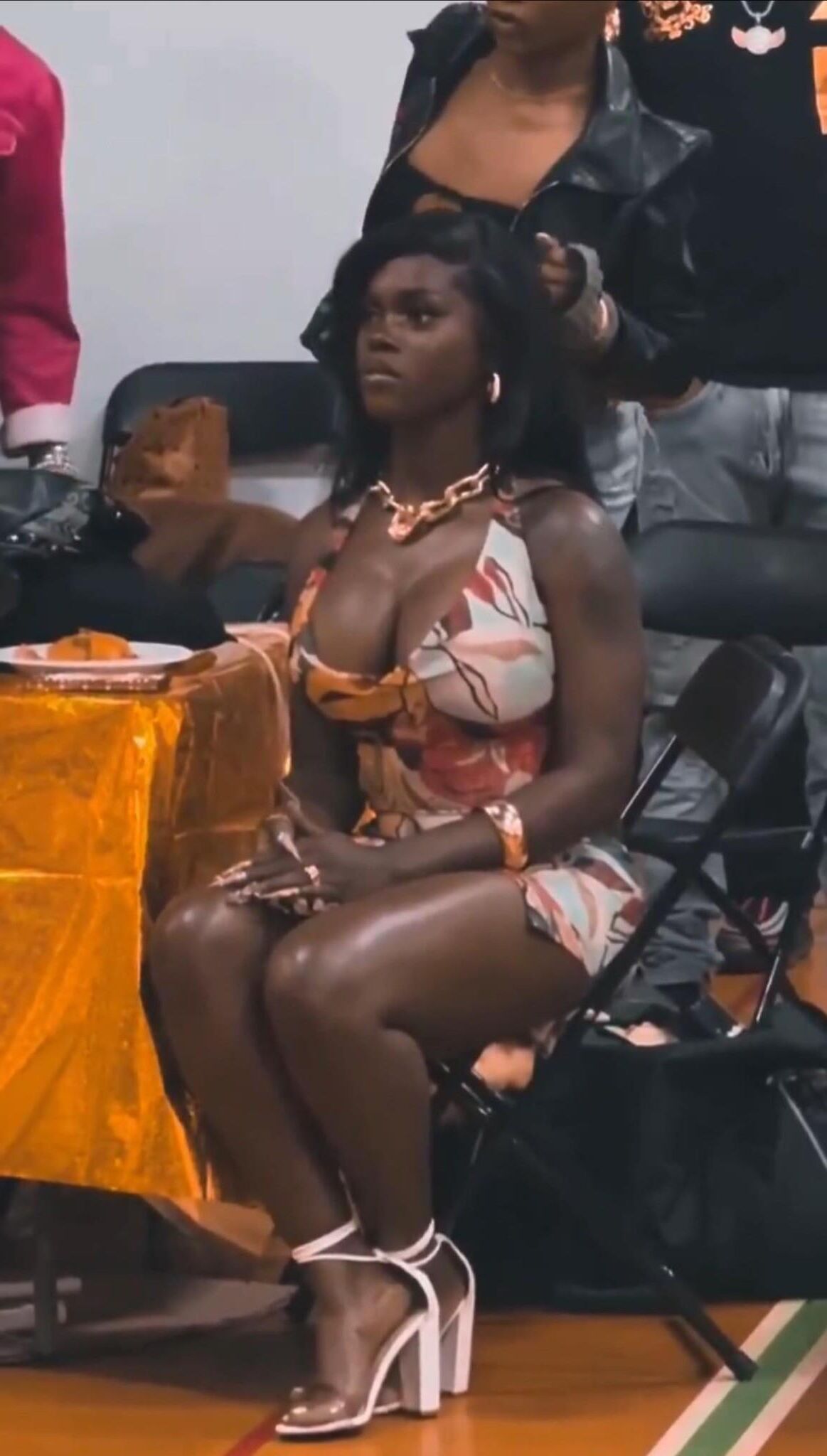 Nonnude 