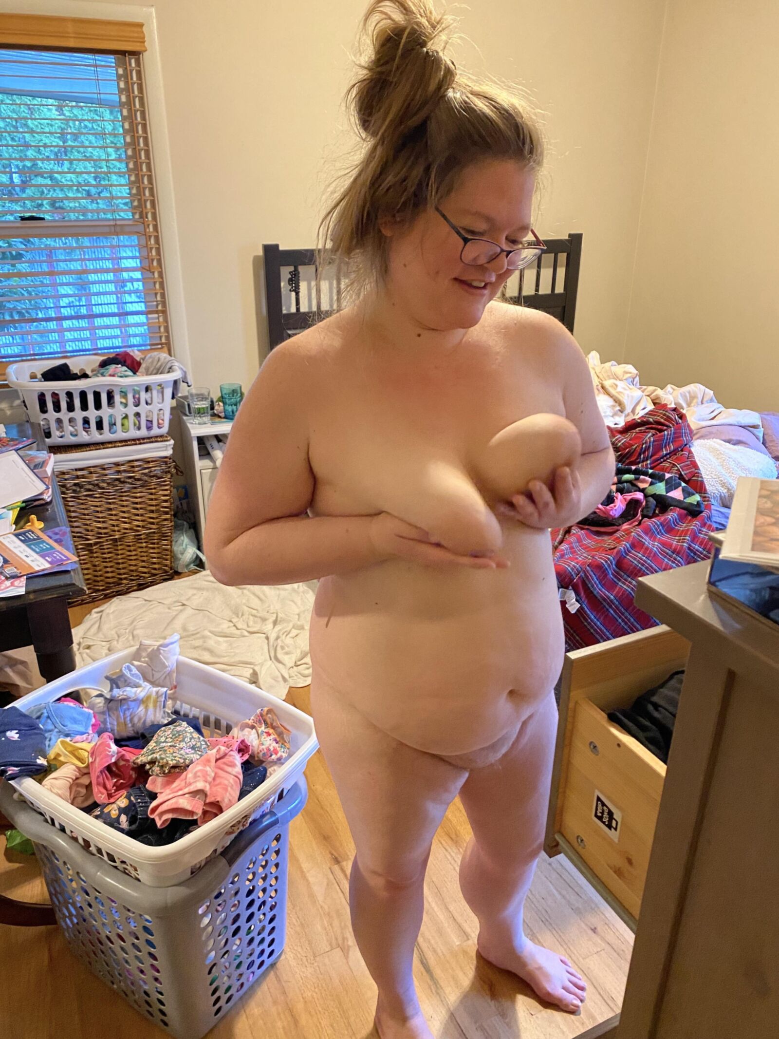 Exponierte Milf Fuck Toy mit großen schlaffischen Titten und fettem Arsch