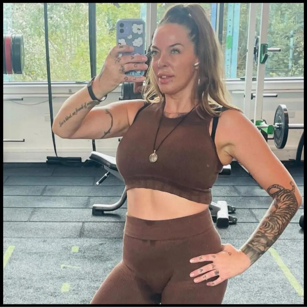  UK Dominant Bodybuilder Pauline I worship! 