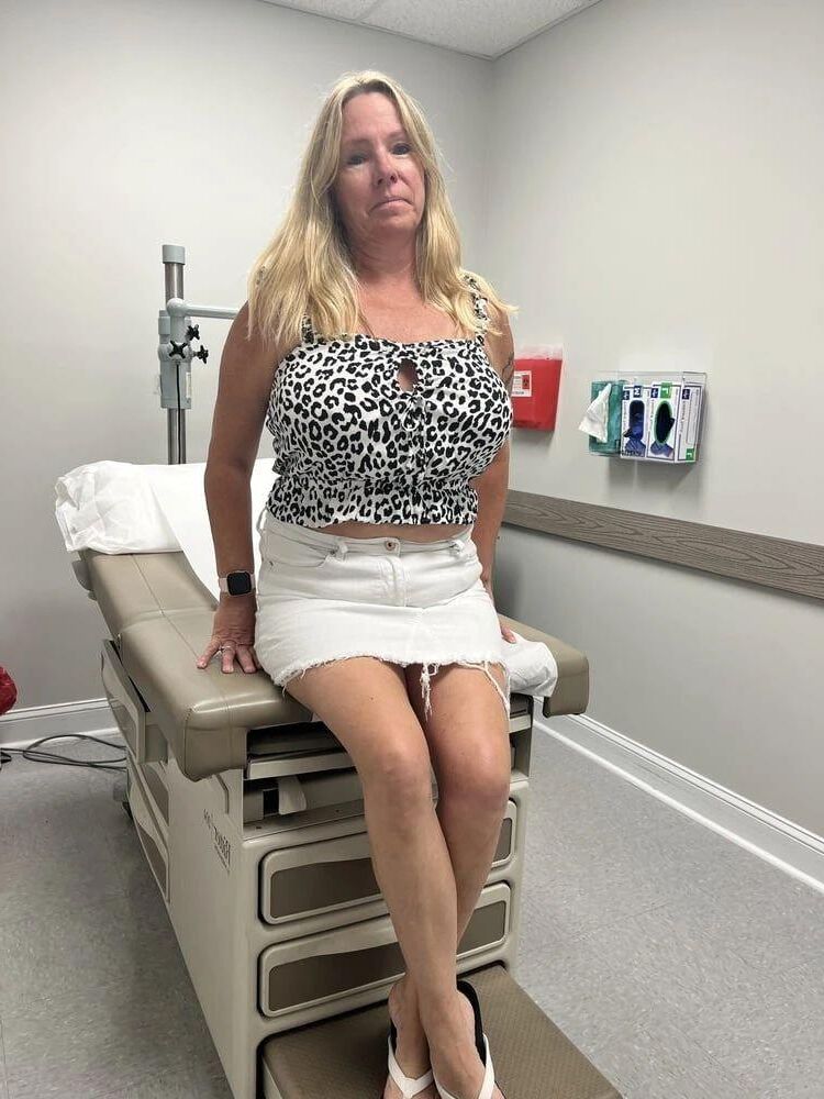 Naughty Big Tits Milf/Gilf Candi
