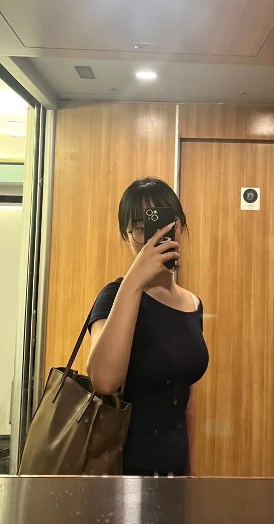 Aikosnow the generous asian