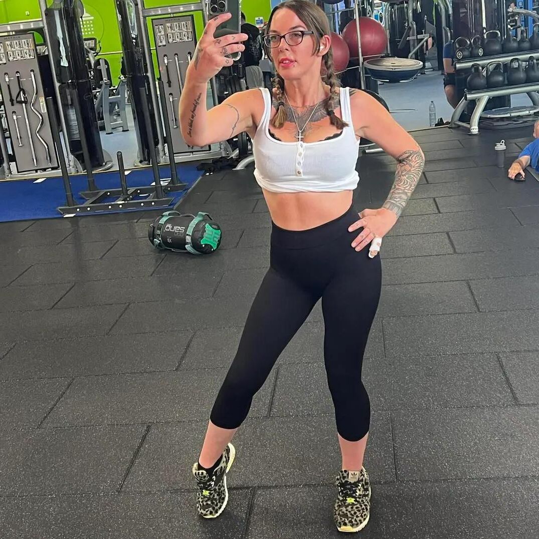  UK Dominant Bodybuilder Pauline I worship! 