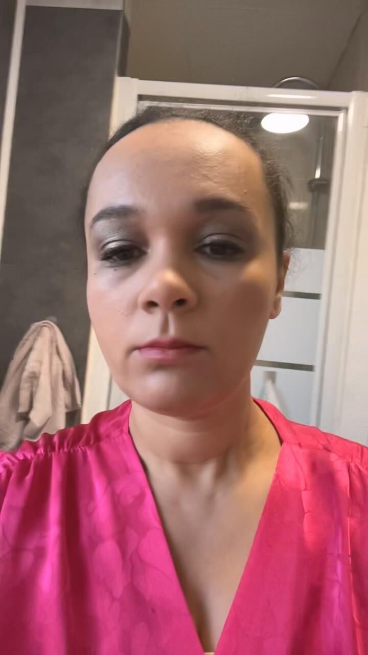 Wife with big tits big ass share nudes 