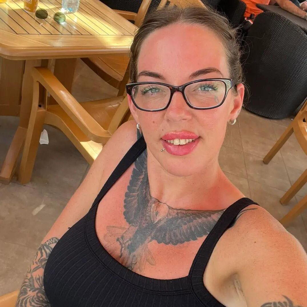  UK Dominant Bodybuilder Pauline I worship! 