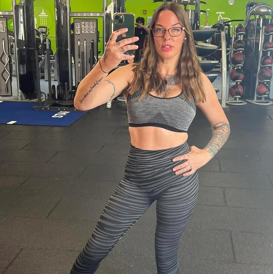  UK Dominant Bodybuilder Pauline I worship! 