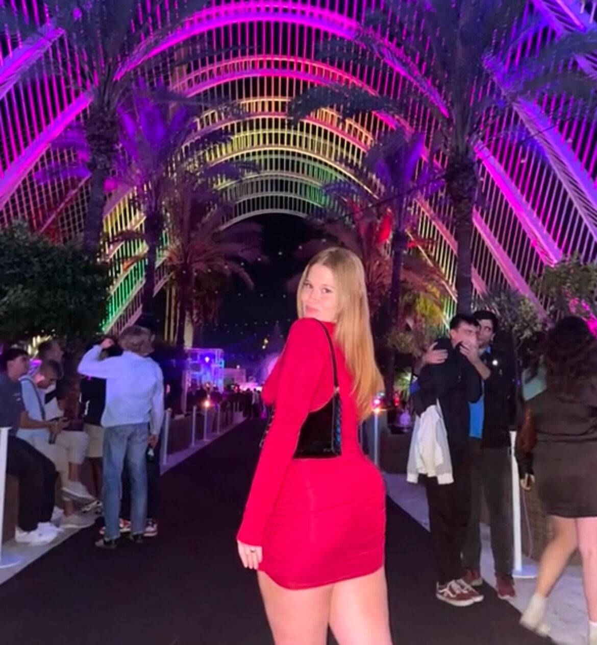 Sexy redhead GF has a nice body