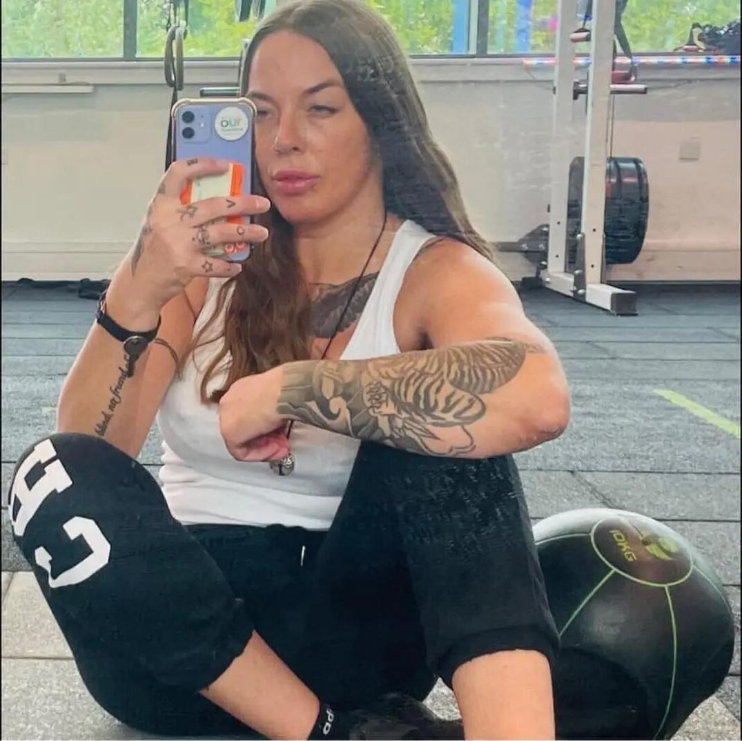  UK Dominant Bodybuilder Pauline I worship! 