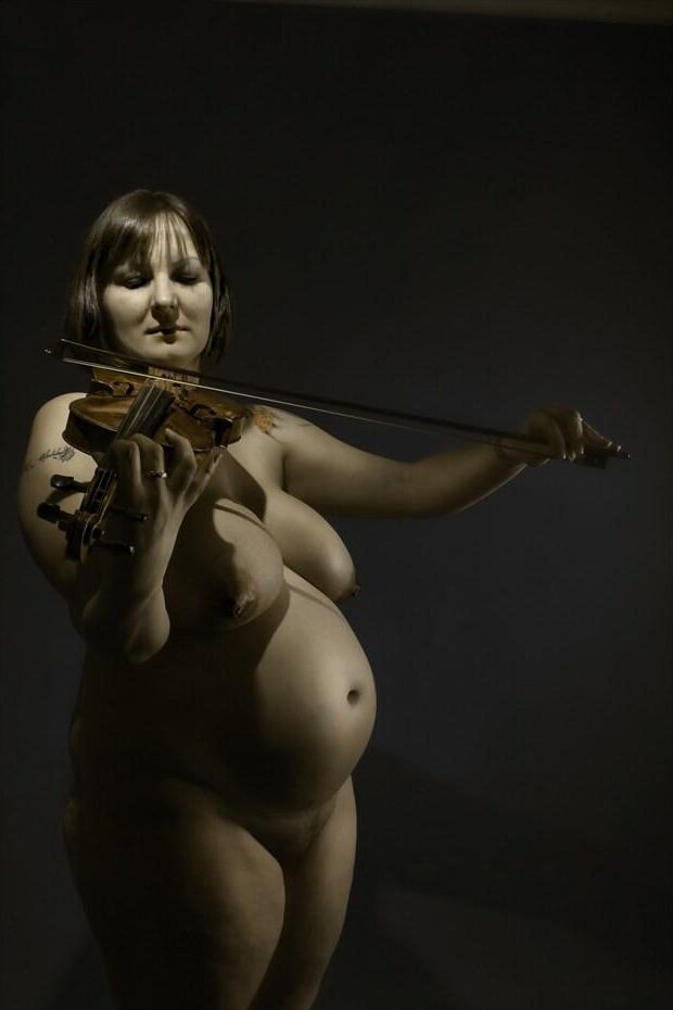 Art pics of fantastic bigtits model some pregnat