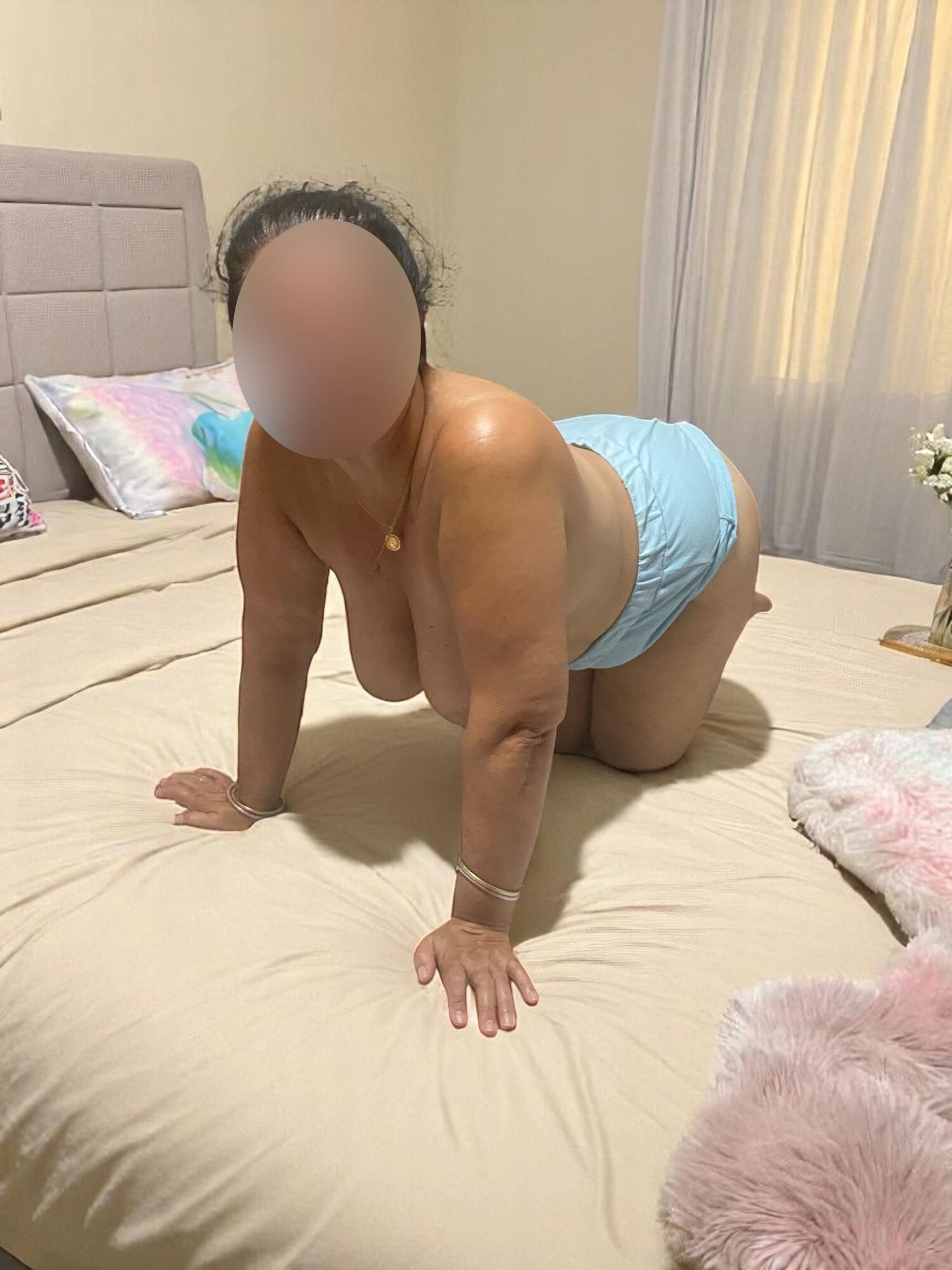 ：家でひざまずく私の痴女