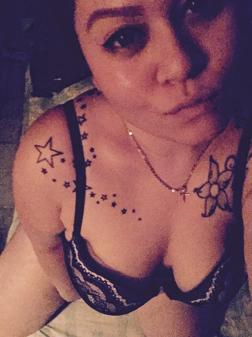 セリーヌ、巨乳のアジアのBBW MILF SLUTが暴露されました