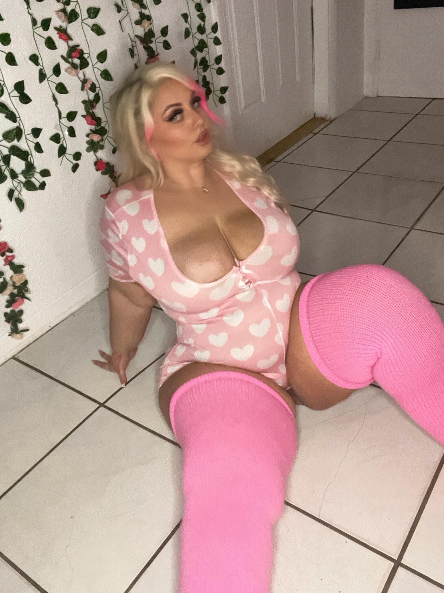 ヘイリー・ビッグ・お尻ビッグおっぱいゴージャスなブロンドBBWガールミックスホットショット