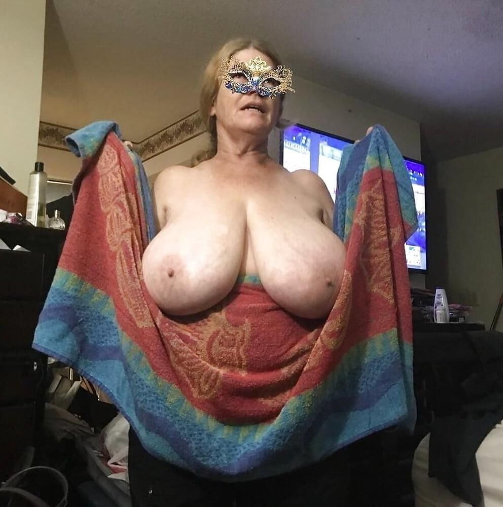 Spectacular saggy tits 