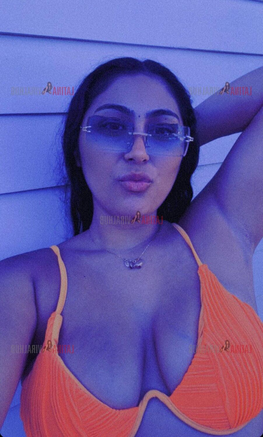 Latina expuesta