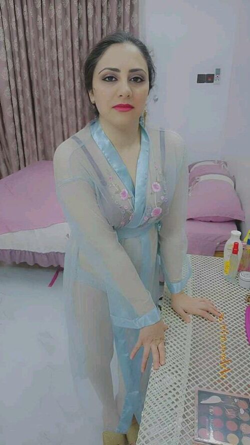 イランのペルシャターバンリヒジャーブの売春婦の女