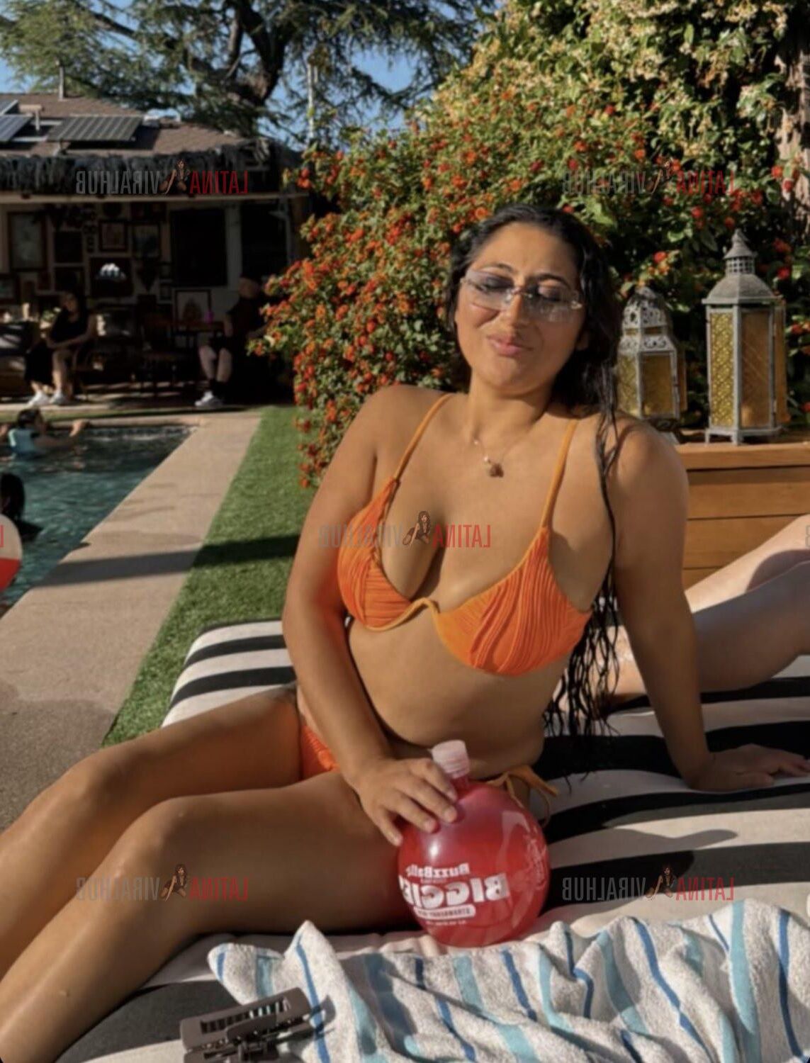 Latina expuesta