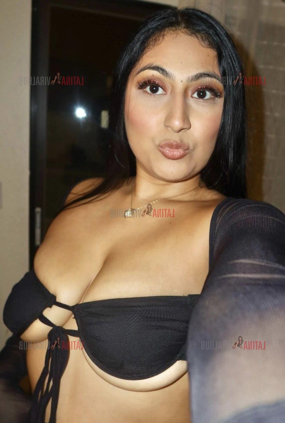 Latina expuesta
