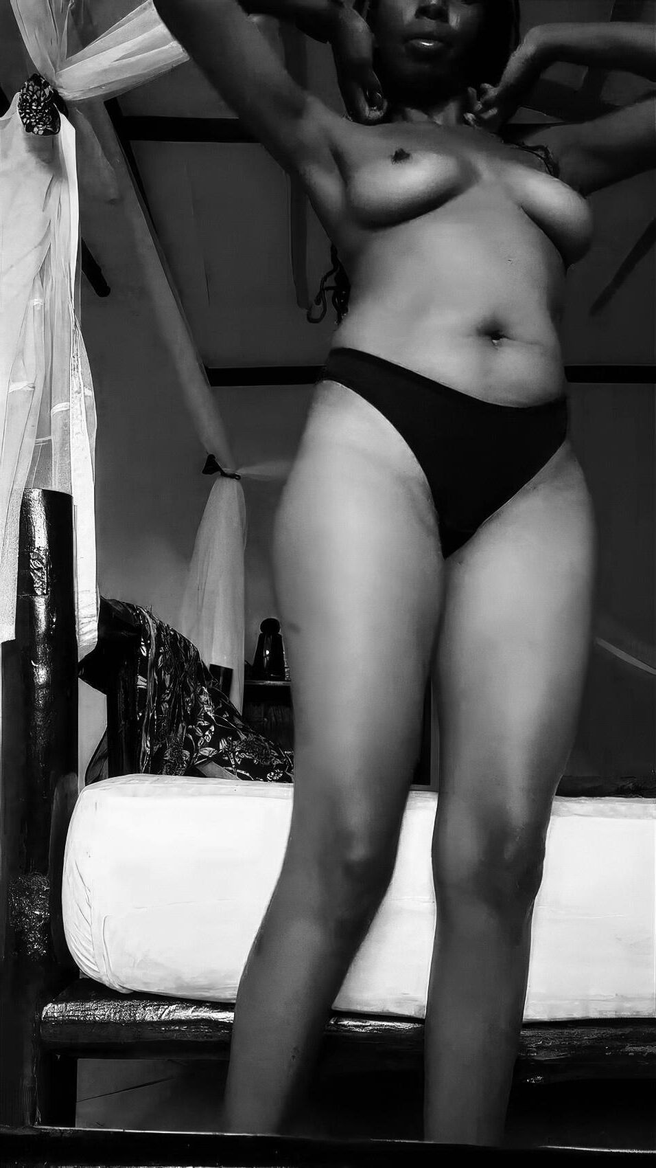 ** gostosa ** Garota gostosa de ébano quente mostrando um corpo preto incrível
