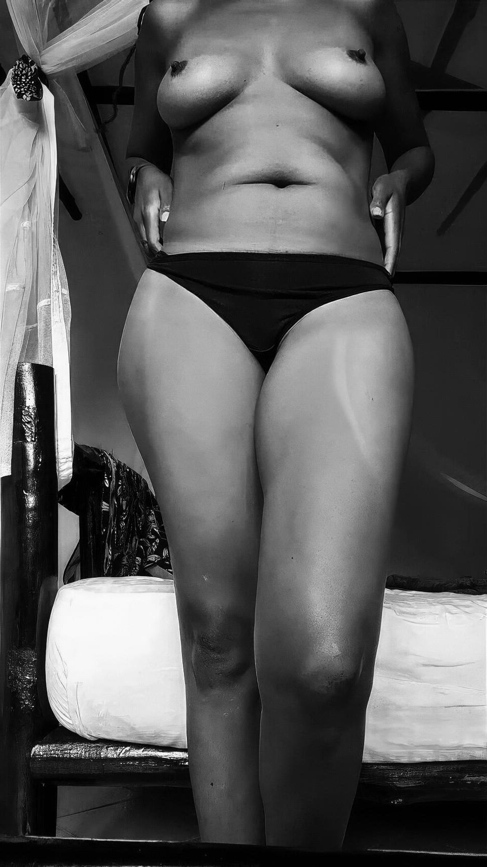 ** gostosa ** Garota gostosa de ébano quente mostrando um corpo preto incrível