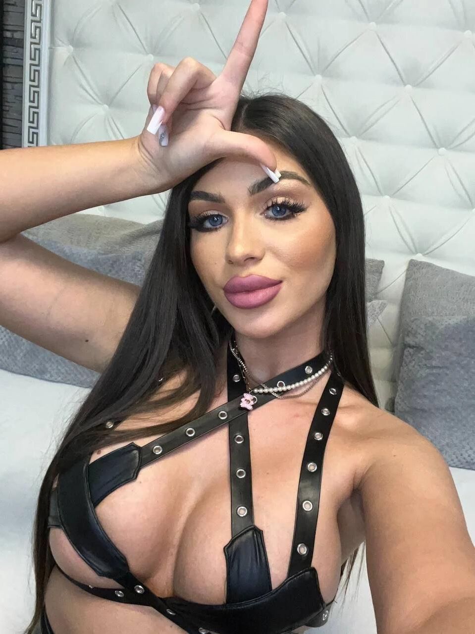 Bimbos Chav Hündinnen, um unsere vollen Kugeln so schnell zu streicheln und abzulassen