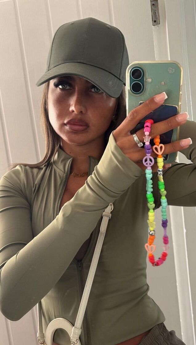 Bimbos Chav Hündinnen, um unsere vollen Kugeln so schnell zu streicheln und abzulassen