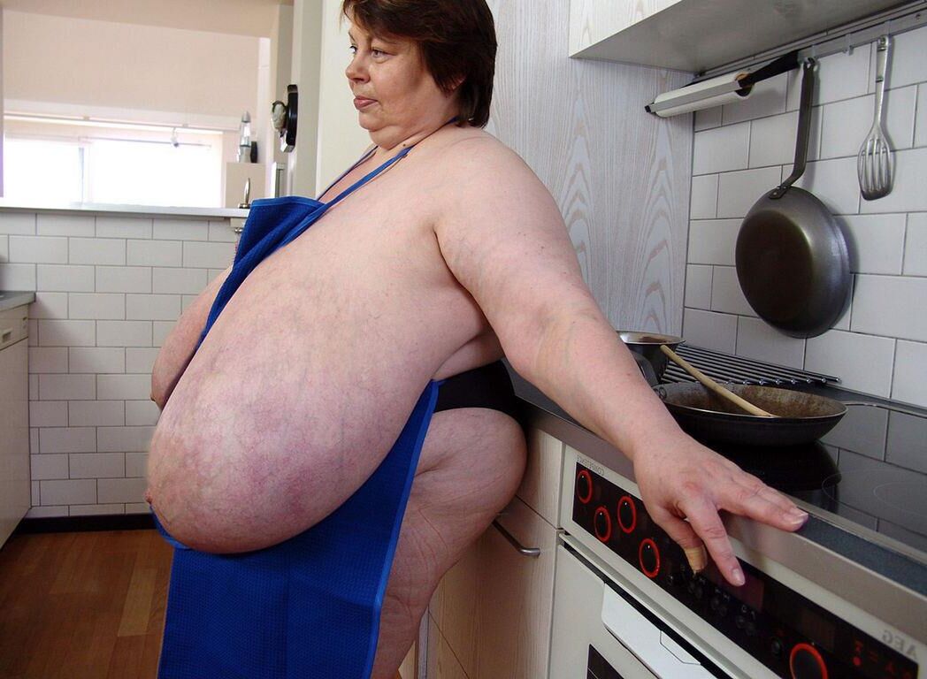 BEAUTIFUL BIG MATURE BOSOMS KAROLA