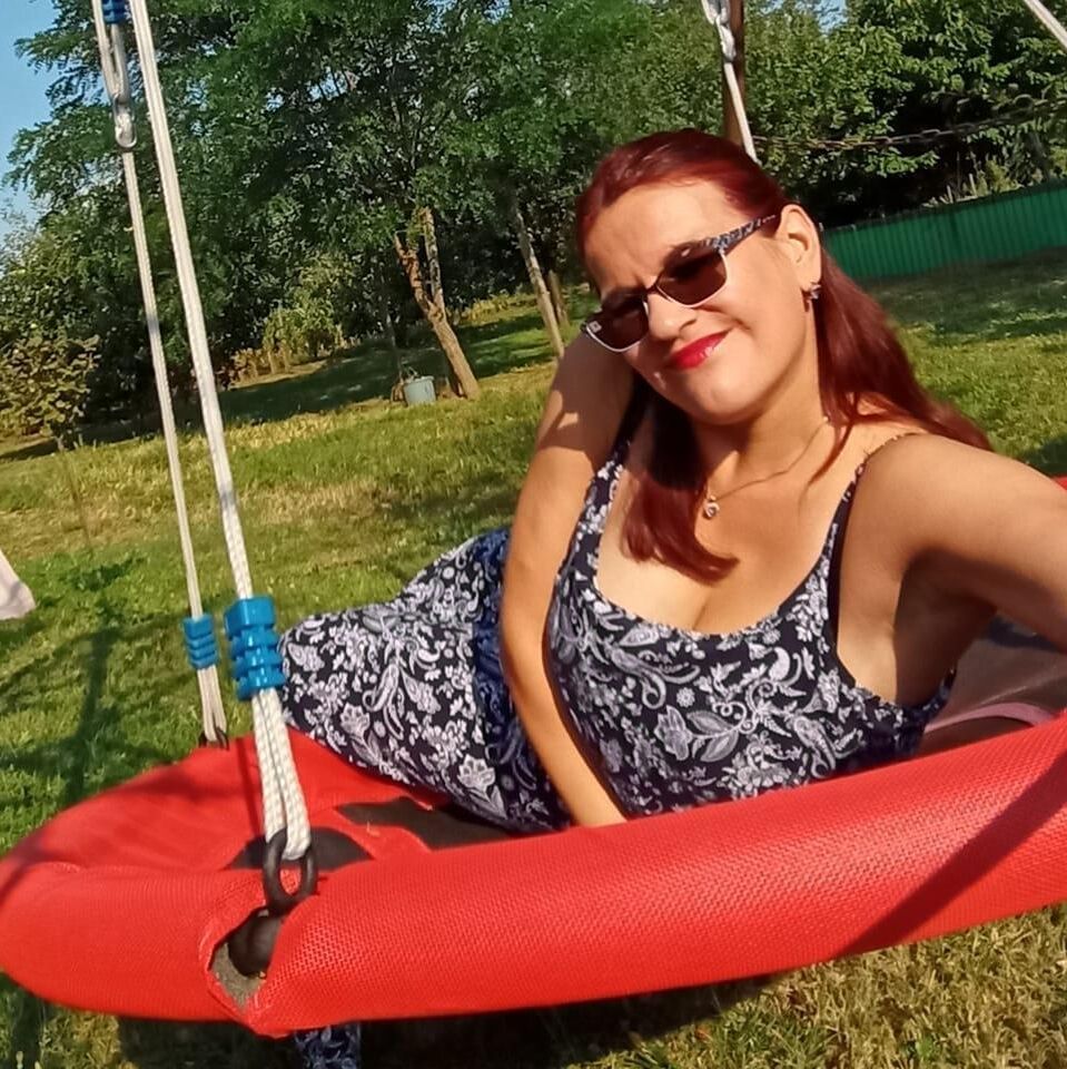 busty mature slut 