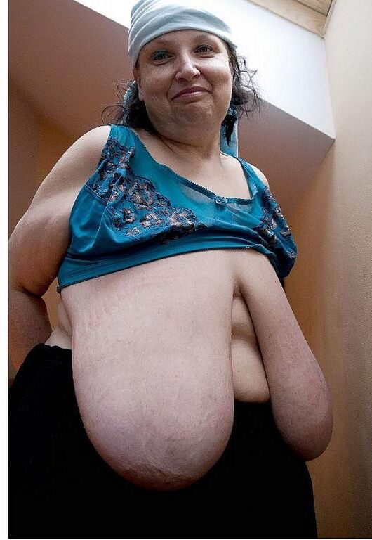 BEAUTIFUL BIG MATURE BOSOMS ANIKA