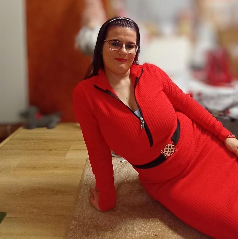 busty mature slut 