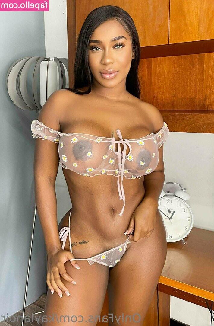 Kayla Noirセクシーなホットラティーナ