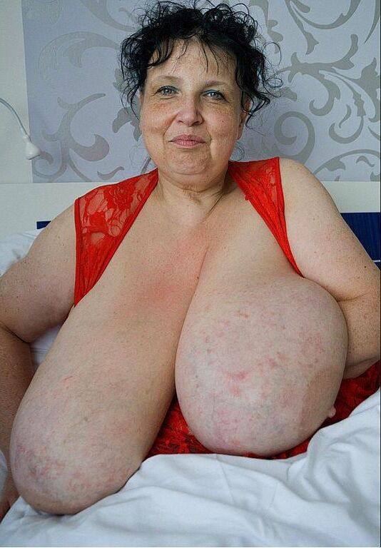 BEAUTIFUL BIG MATURE BOSOMS ANIKA