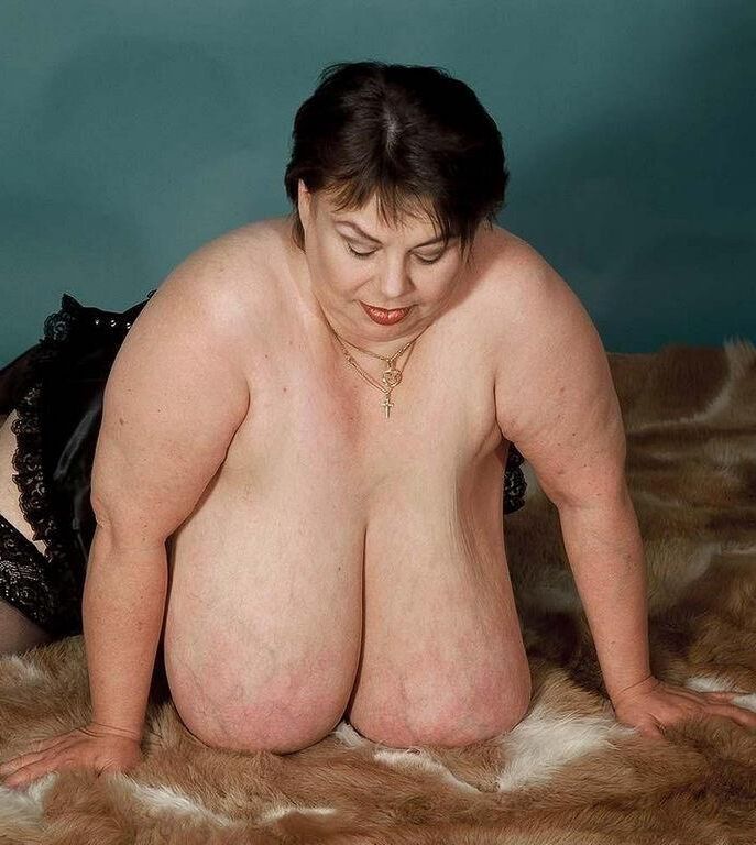 BEAUTIFUL BIG MATURE BOSOMS KAROLA