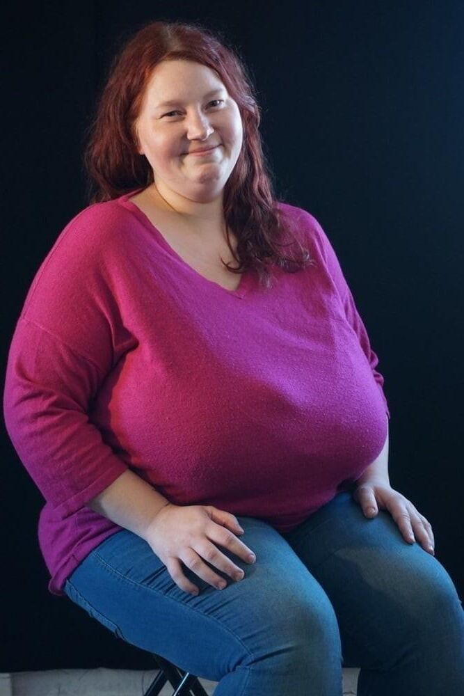 SweaterMeat Stars: Mesdames aux seins timides!