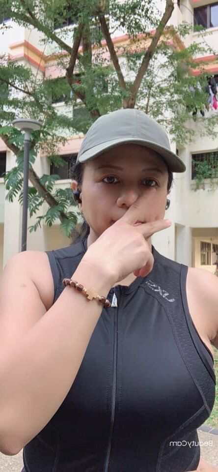 大きなおっぱいインドネシアの熟女の痴女ラトナ