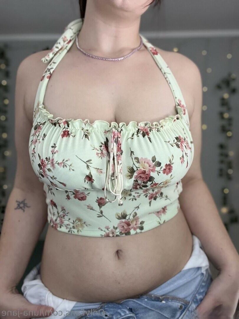 ルナ巨大なお尻ビッグおっぱいセクシーなブルネットの女の子ミックスホットショット