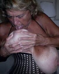 OMA MIT GEILEN TITTN