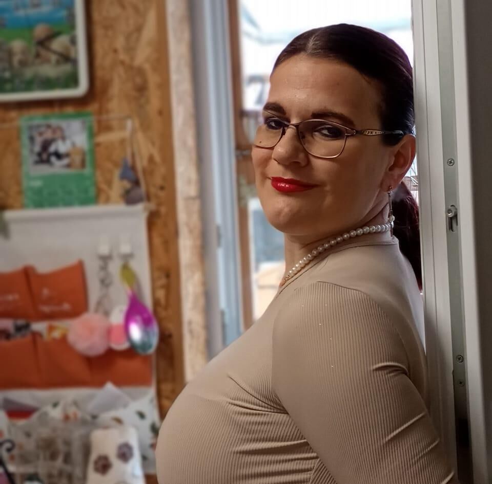 busty mature slut 