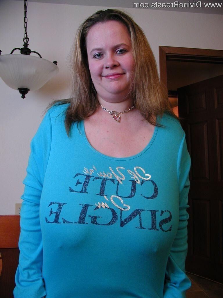 SweaterMeat Stars: Mesdames aux seins timides!