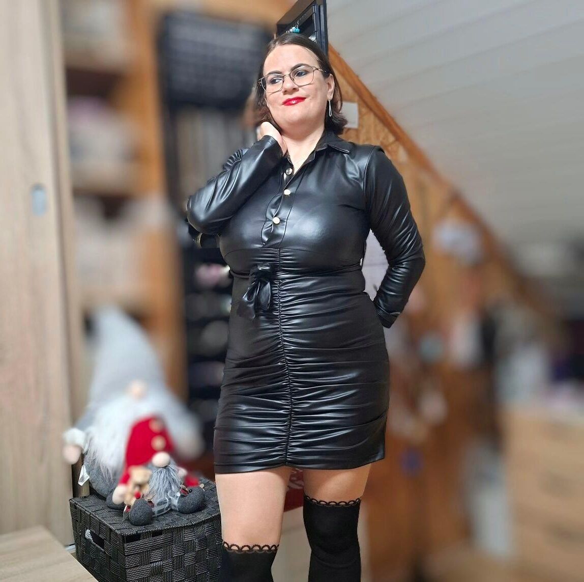 busty mature slut 