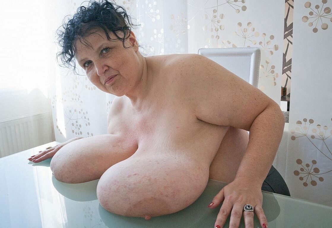 BEAUTIFUL BIG MATURE BOSOMS ANIKA