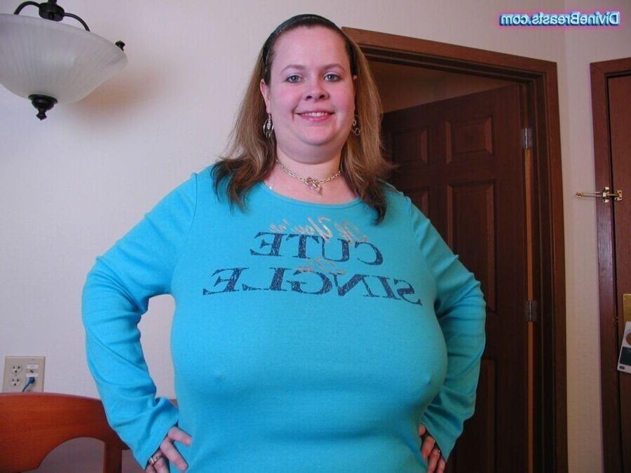 SweaterMeat Stars: Mesdames aux seins timides!
