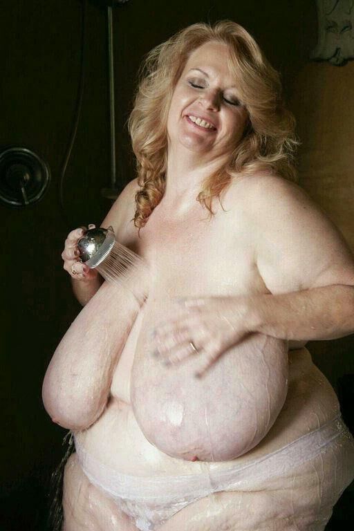 BEAUTIFUL BIG MATURE BOSOMS SUZIE