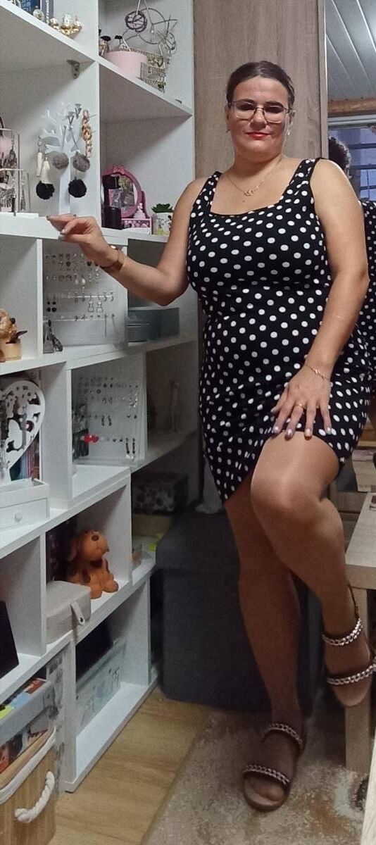 busty mature slut 