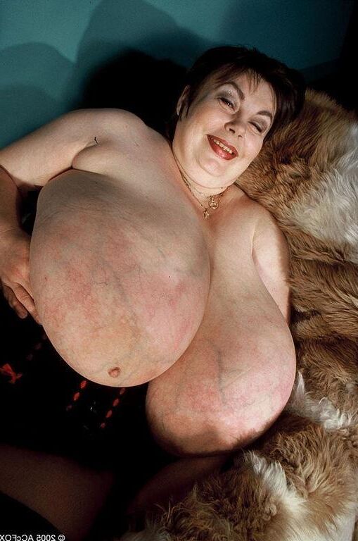BEAUTIFUL BIG MATURE BOSOMS KAROLA