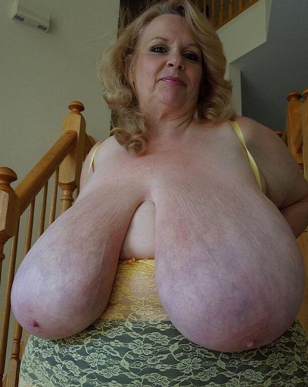 BEAUTIFUL BIG MATURE BOSOMS SUZIE