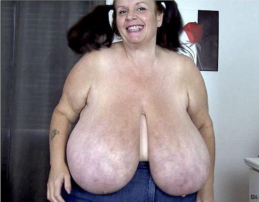 BEAUTIFUL BIG MATURE BOSOMS SUZIE
