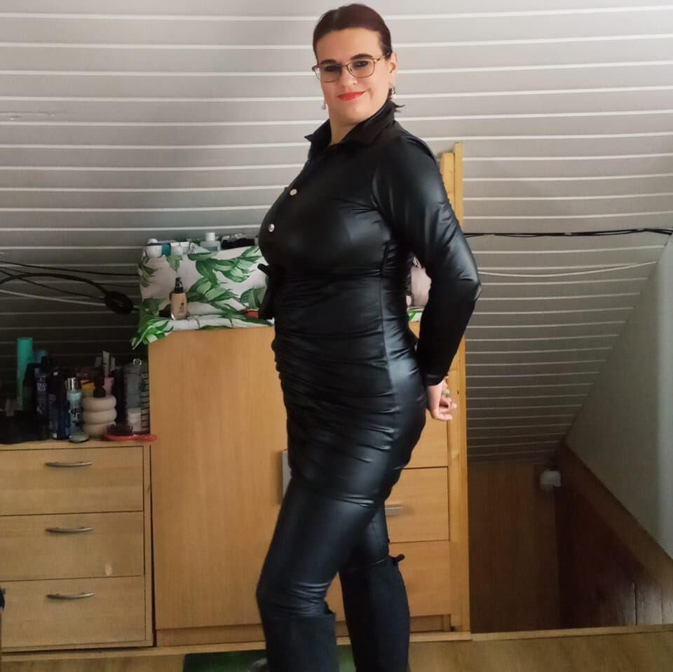 busty mature slut 