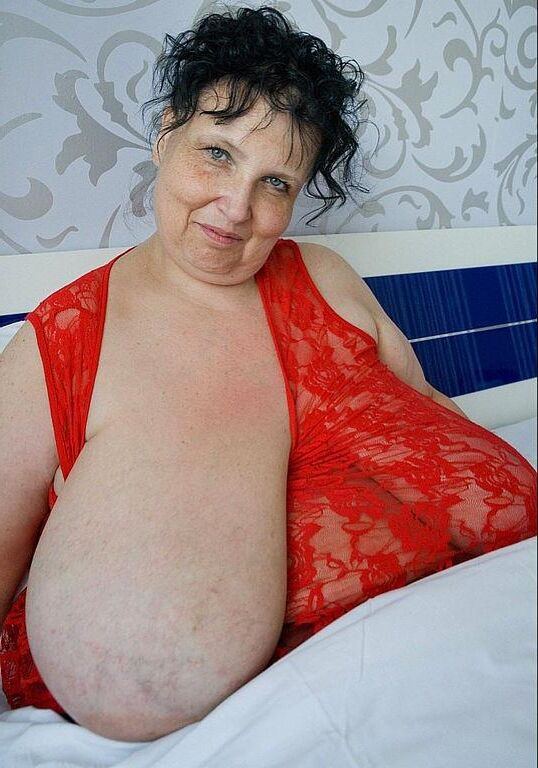 BEAUTIFUL BIG MATURE BOSOMS ANIKA